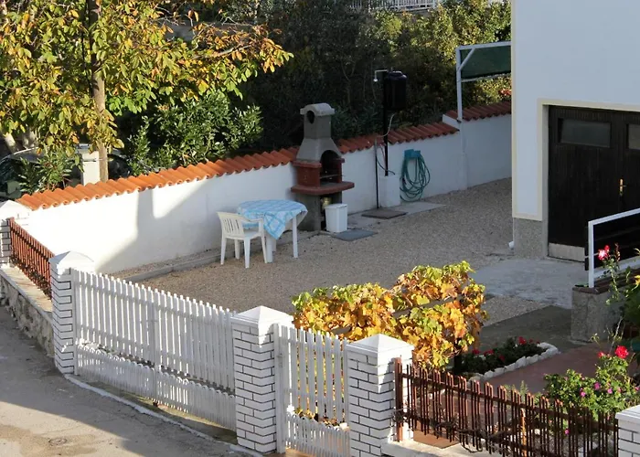 With A Parking Space - 5890 شقة